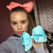 Sedgley teenager Chloe Evans is organising a ‘wear a bow day’ in memory of her dad who died from bowel cancer in 2013. Photo: Bowel Cancer UK
