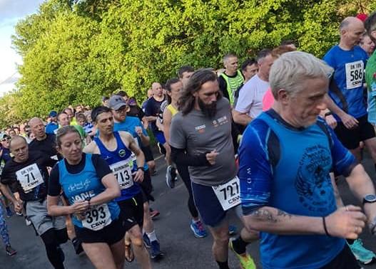 Dudley News: Runners turn out in force for the popular mid-week road race starting in Wall Heath