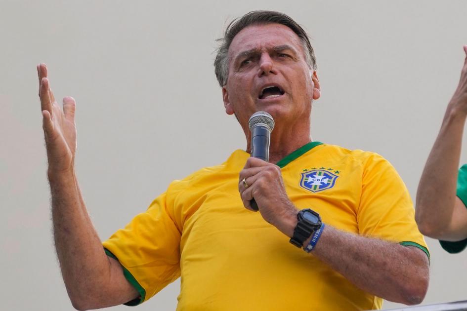 Bolsonaro draws supporters to rally amid coup denials
